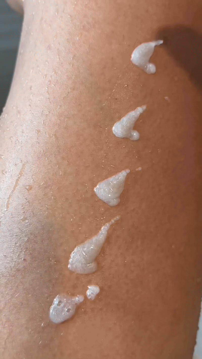 Product aanbrengen op een schone, droge arm